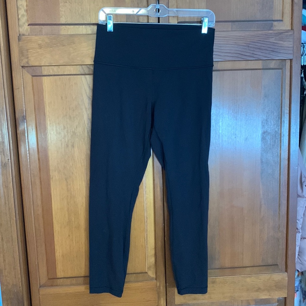 Black lulu lemon legging! Size 10. Very comfortable! Hardly worn. Athletic pant.